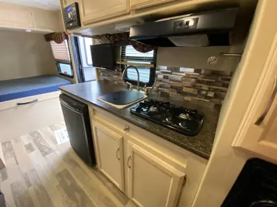 2017 Winnebago Micro Minnie photo 15
