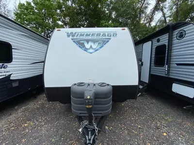 2017 Winnebago Micro Minnie photo 2