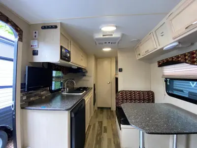 2017 Winnebago Micro Minnie photo 10