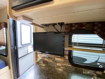 2017 Winnebago Micro Minnie photo 16