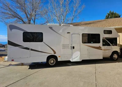 2019 THOR MOTOR COACH FOUR WINDS MAJESTIC photo 3