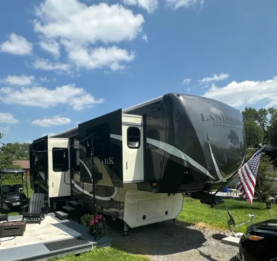 2017 HEARTLAND LANDMARK 365 exterior