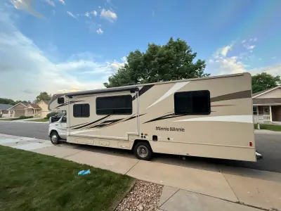 Used 2017 Winnebago Minnie Winnie 31K
