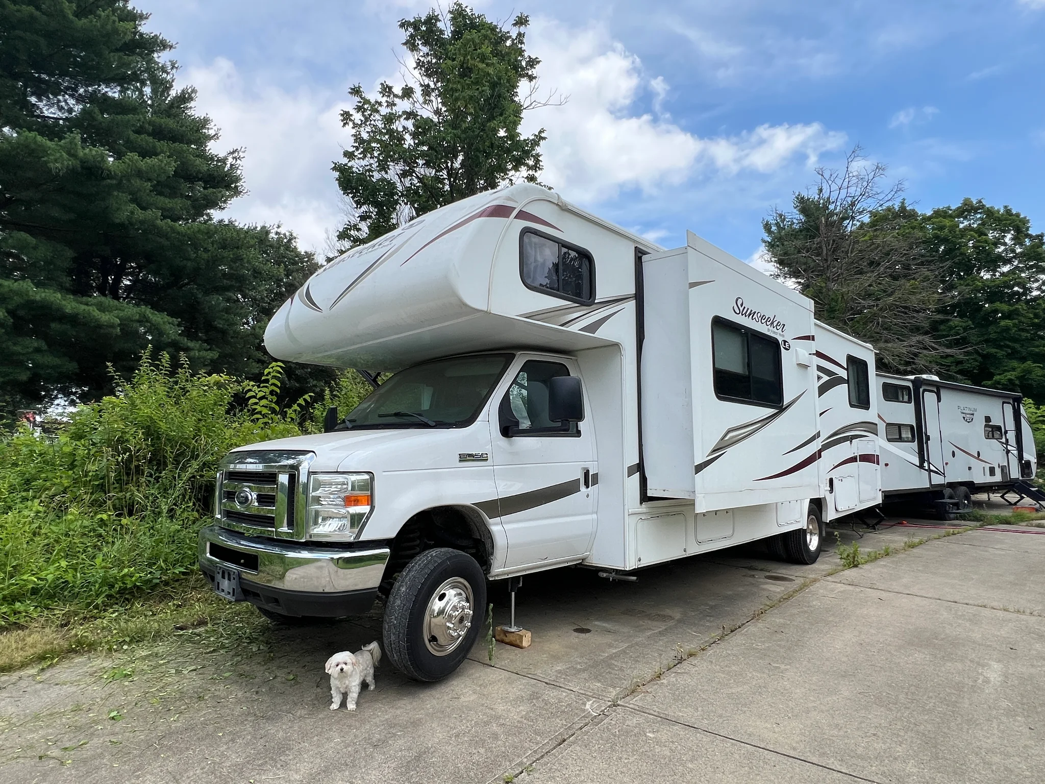 2017 FOREST RIVER SUNSEEKER exterior