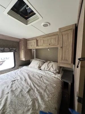 2017 FOREST RIVER SUNSEEKER photo 13