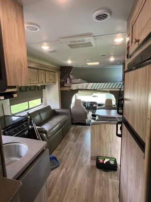 2017 FOREST RIVER SUNSEEKER photo 9