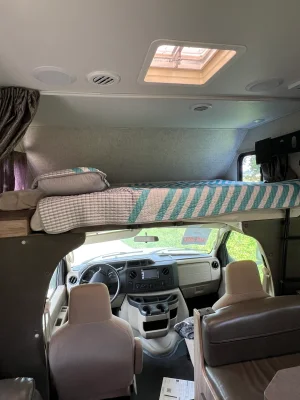 2017 FOREST RIVER SUNSEEKER photo 11