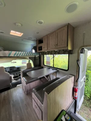 2017 FOREST RIVER SUNSEEKER photo 15
