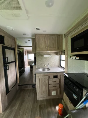 2017 FOREST RIVER SUNSEEKER photo 18