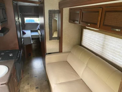 2014 THOR MOTOR COACH VEGAS photo 3