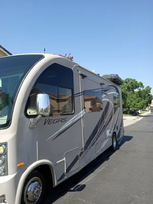 2014 THOR MOTOR COACH VEGAS photo 9