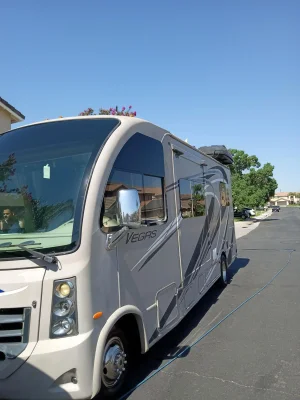 2014 THOR MOTOR COACH VEGAS exterior