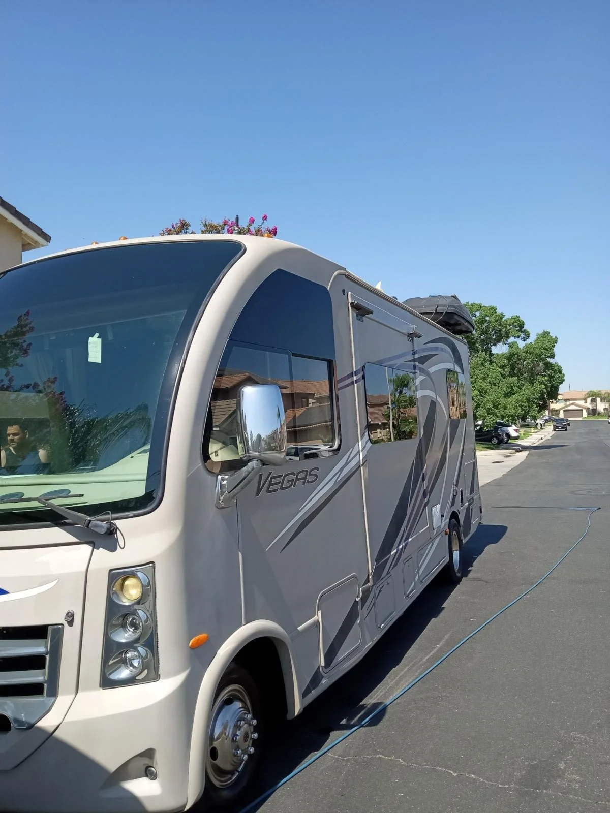 2014 THOR MOTOR COACH VEGAS exterior