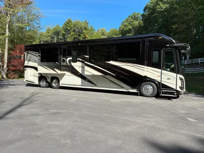 2017 NEWELL COACH 2020P photo 2