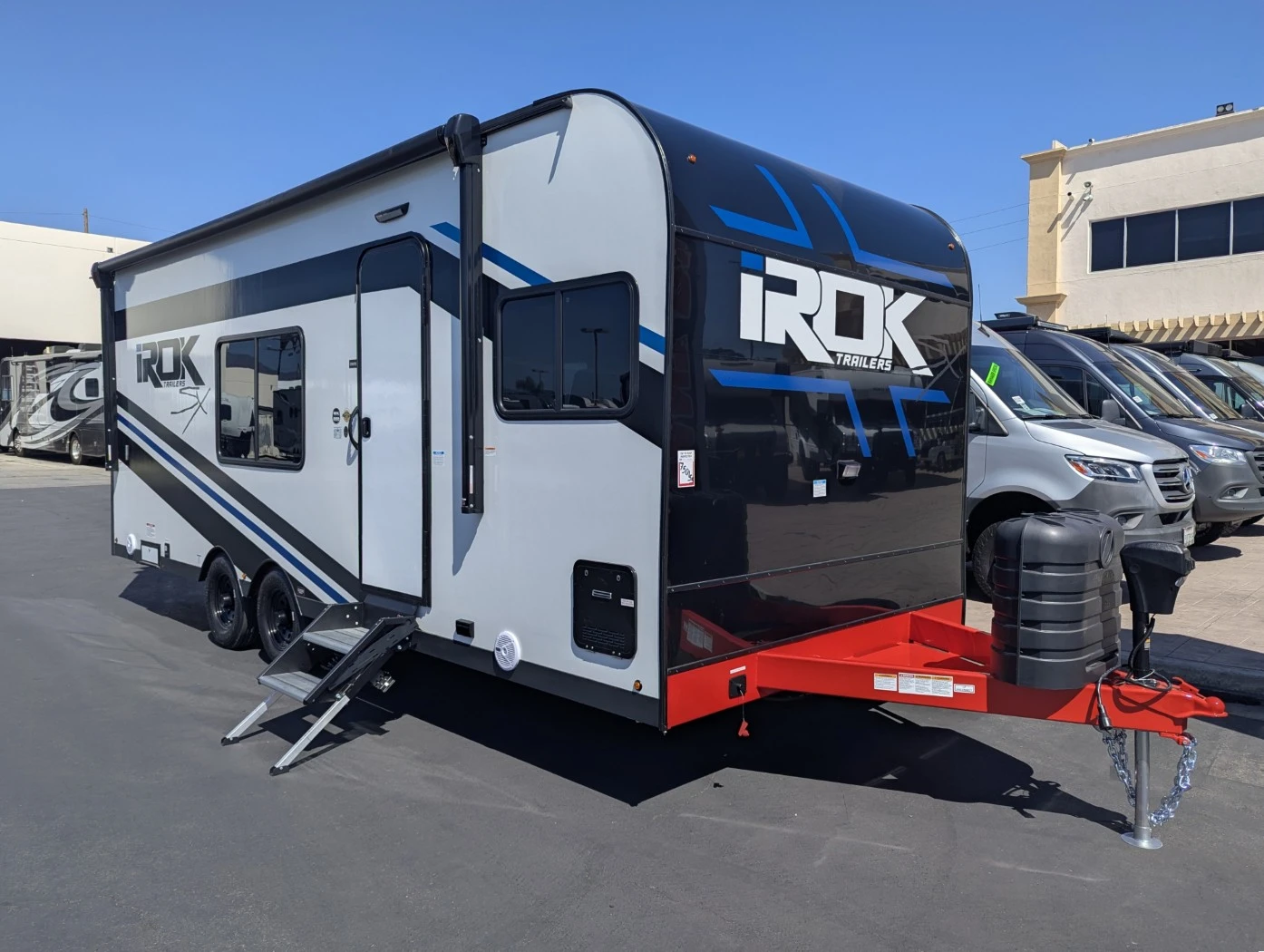 2028 Irok Trailers SX SX 2218 exterior