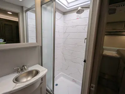 2027 Thor Motor Coach Omni photo 29
