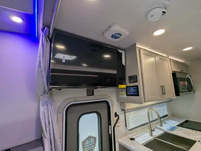 2027 Thor Motor Coach Omni photo 19