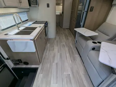2027 Thor Motor Coach Omni photo 15