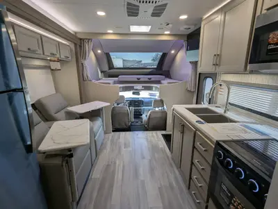 2027 Thor Motor Coach Omni photo 31