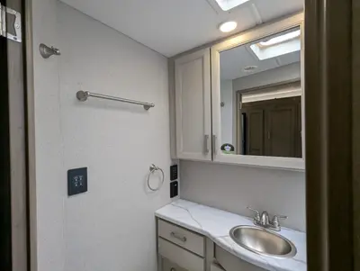 2027 Thor Motor Coach Omni photo 28