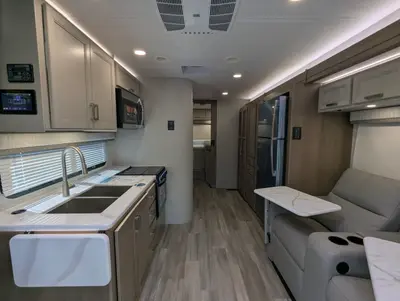 2027 Thor Motor Coach Omni photo 16