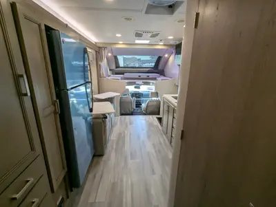 2027 Thor Motor Coach Omni photo 30