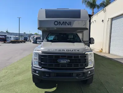 2027 Thor Motor Coach Omni photo 3
