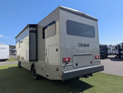 2027 Thor Motor Coach Omni photo 9