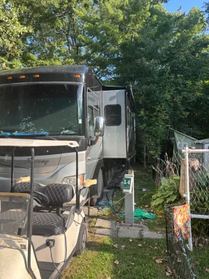 2011 WINNEBAGO JOURNEY photo 2