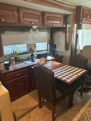 2011 WINNEBAGO JOURNEY photo 4