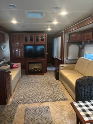2011 WINNEBAGO JOURNEY photo 7