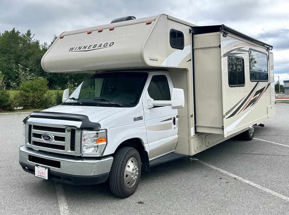 2018 WINNEBAGO MINNIE WINNIE exterior