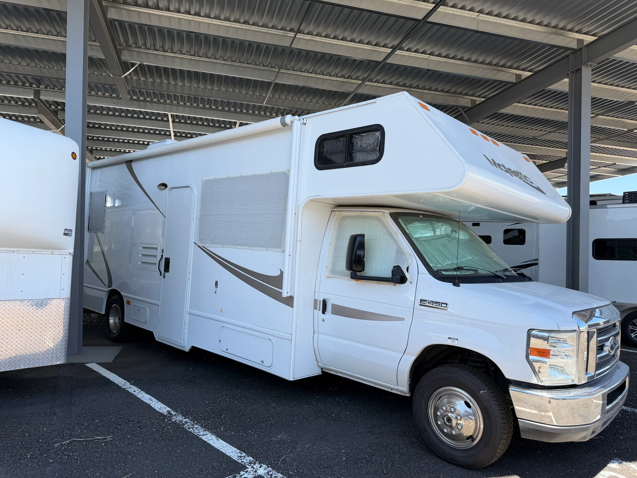 2018 THOR MOTOR COACH FOUR WINDS MAJESTIC exterior