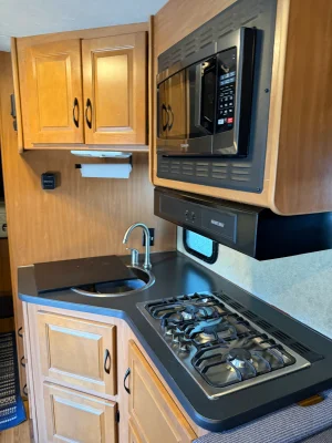 2018 THOR MOTOR COACH FOUR WINDS MAJESTIC photo 18