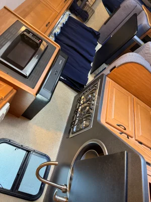 2018 THOR MOTOR COACH FOUR WINDS MAJESTIC photo 15