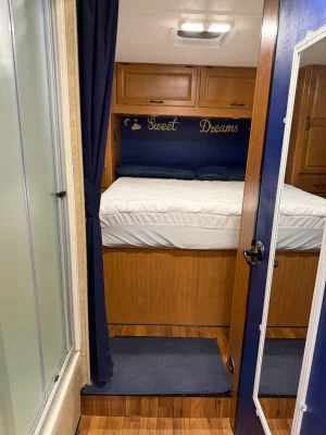 2018 THOR MOTOR COACH FOUR WINDS MAJESTIC photo 7