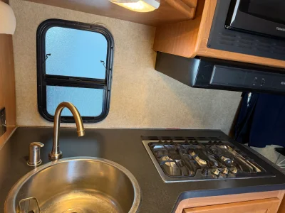 2018 THOR MOTOR COACH FOUR WINDS MAJESTIC photo 12