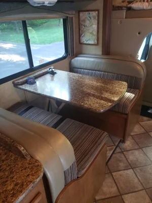 2014 THOR MOTOR COACH CHATEAU photo 6