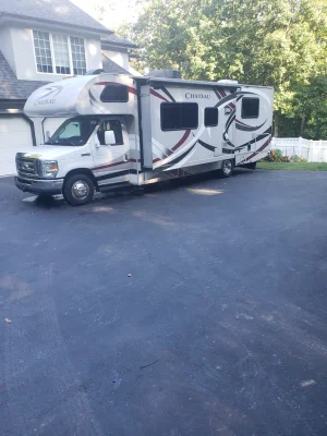 2014 THOR MOTOR COACH CHATEAU photo 2