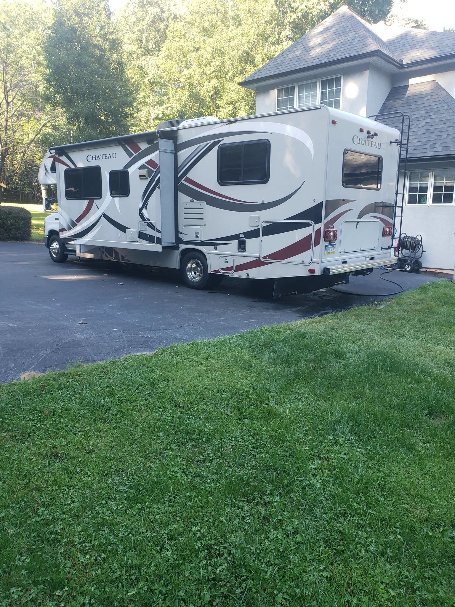 2014 THOR MOTOR COACH CHATEAU exterior