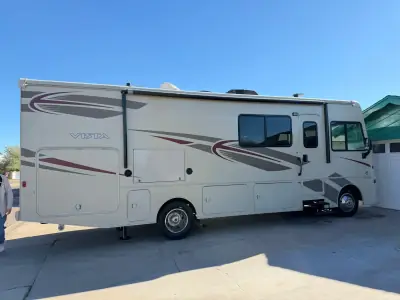 Used 2017 Winnebago Vista 29VE