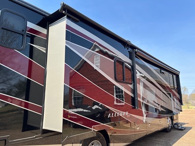 2018 TIFFIN MOTORHOMES ALLEGRO RED photo 2
