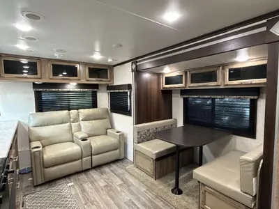 2019 Jayco Jay Feather photo 25