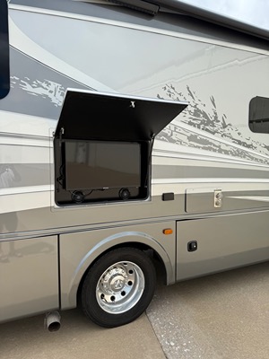 Used 2021 Dynamax Corp Isata 5 Series 30FW