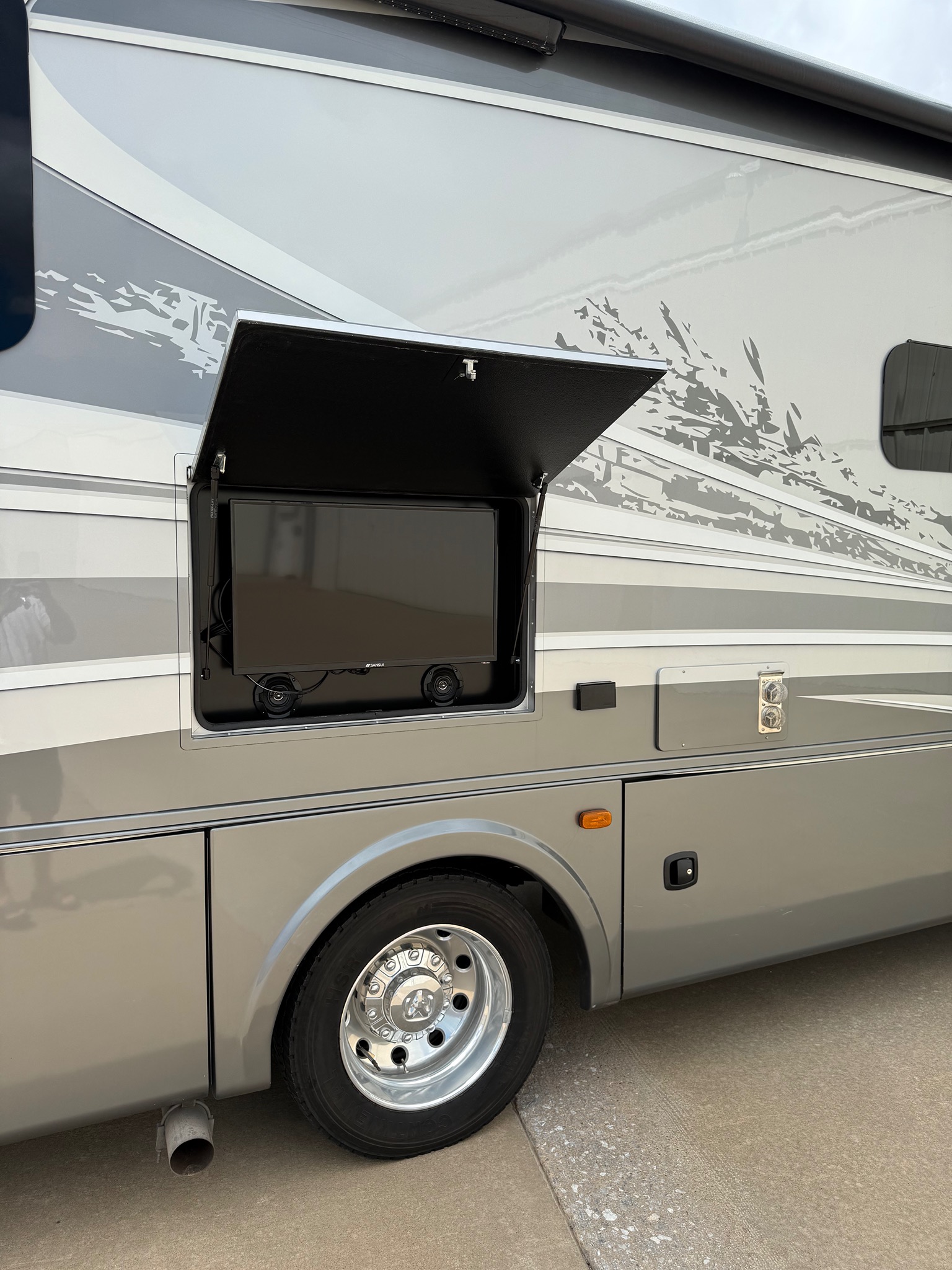 2021 DYNAMAX CORP ISATA 5 SERIES exterior