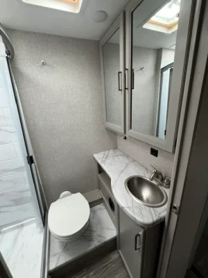 2025 THOR MOTOR COACH GENEVA photo 9