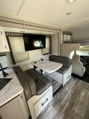 2025 THOR MOTOR COACH GENEVA photo 13