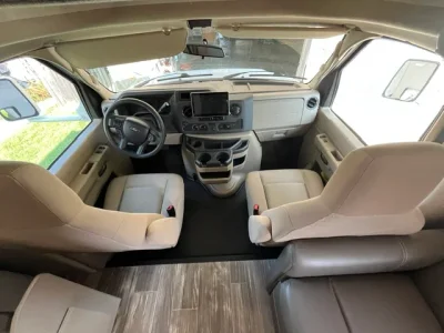 2025 THOR MOTOR COACH GENEVA photo 6