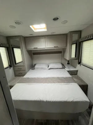2025 THOR MOTOR COACH GENEVA photo 8