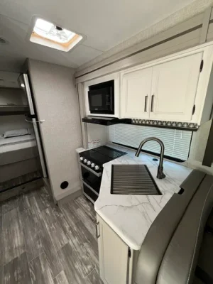 2025 THOR MOTOR COACH GENEVA photo 12